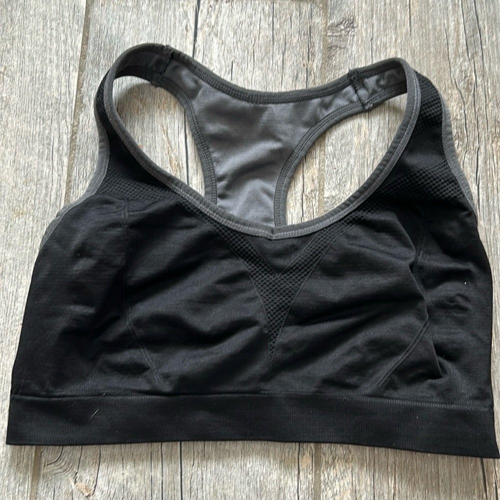 Women’s sports bra size medium black